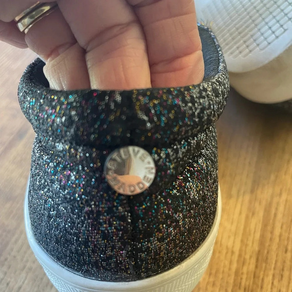 Steve Madden Gills Slip on Metallic Sneaker Tennis Shoe 9 M EUC Iridescent Black - Picture 8 of 8